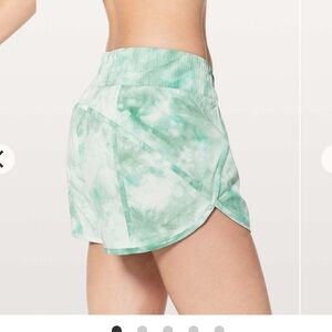 Lululemon Tracker Short V *4" Diamond Dye White Washed Marsh size 6 blue white